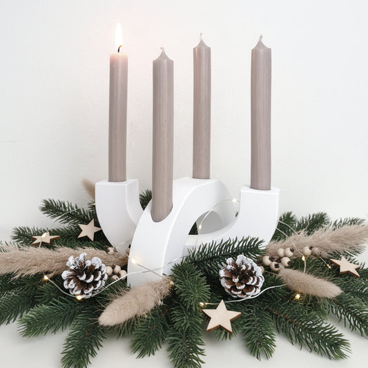 Adventskranz modern Kerzenhalter aus Gießbeton minimalistisch Weihnachtsdeko Halbkreis weiß Boho