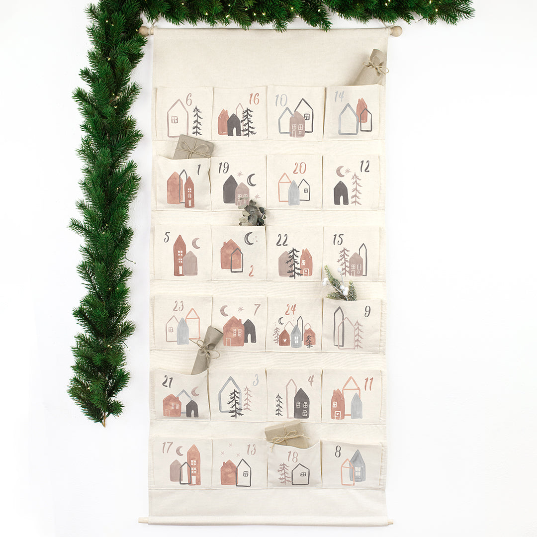 Adventskalender zum Befüllen Wandkalender aus Stoff zum Aufhängen personalisierbar mit Wunschname XXL Boho Weihnachtshäuser