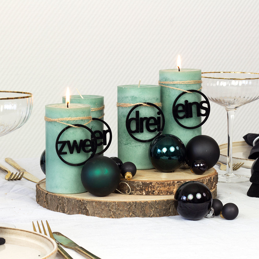 Adventskranz Zahlen Holz Anhänger 1-4 für Kerzen Adventszahlen Schreibmaschine schwarz/weiß