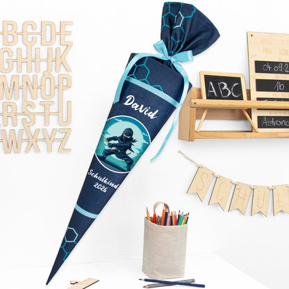 Deine Schultüte aus Stoff mit Wunschname - Jungs Modell 3 - 85 cm
