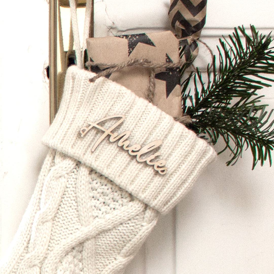 Nikolausstrumpf zum Befüllen Weihnachtssocke aus Strick personalisiert mit Name aus Holz
