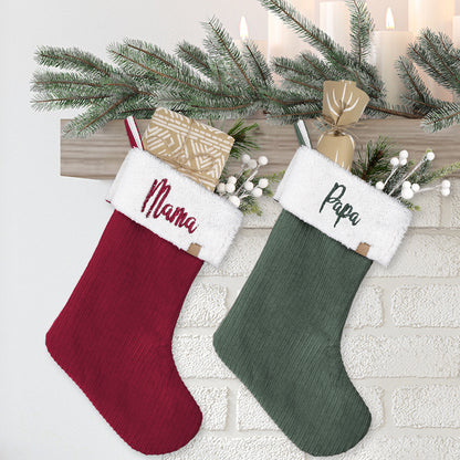 SET 2x Nikolausstrumpf zum Befüllen Weihnachtssocken zum Aufhängen 2er Set personalisiert bestickt - Mama rot & Papa grün