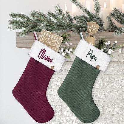SET 2x Nikolausstrumpf zum Befüllen Weihnachtssocken zum Aufhängen 2er Set personalisiert bestickt - Mama bordeaux & Papa grün
