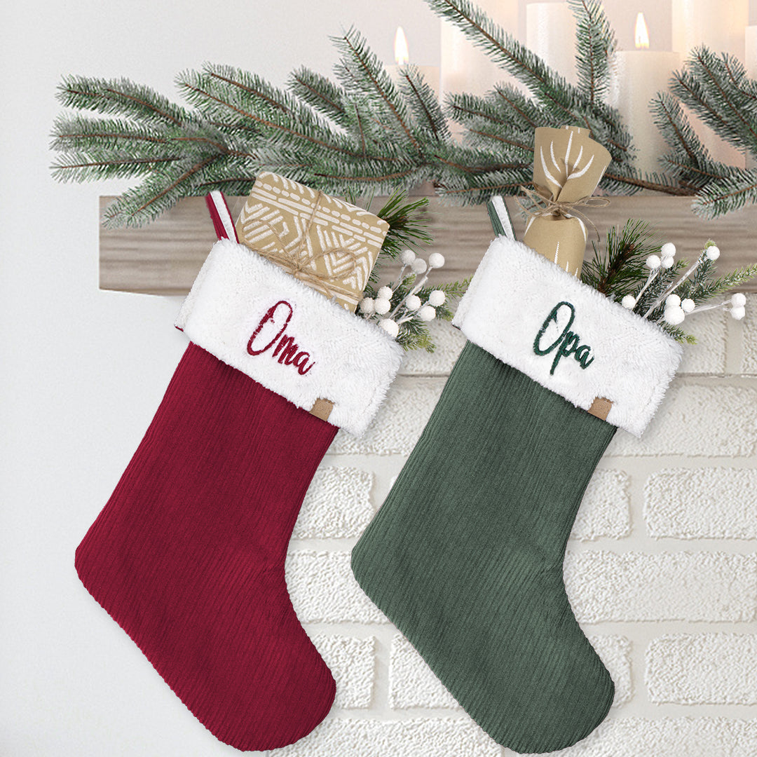 SET 2x Nikolausstrumpf zum Befüllen Weihnachtssocken zum Aufhängen 2er Set personalisiert bestickt - Oma rot & Opa grün
