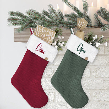 SET 2x Nikolausstrumpf zum Befüllen Weihnachtssocken zum Aufhängen 2er Set personalisiert bestickt - Oma rot & Opa grün
