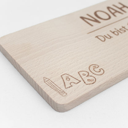 Frühstücksbrettchen aus Holz personalisiert Schulkind mit Wunschname