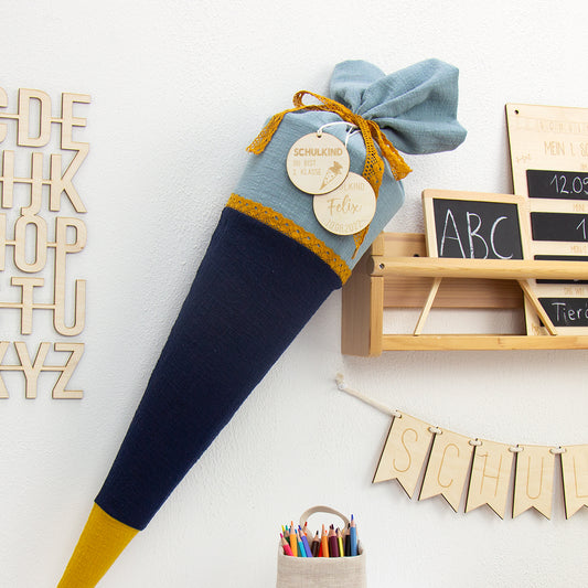 2er Set Anhänger Holz Wunschname und Datum - 1. Klasse