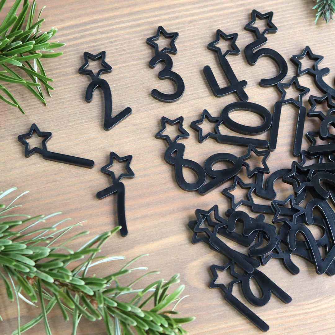 Adventskalender Zahlen Anhänger 1-24 zum Basteln Adventskalendersäckchen Nummern Sternchen schwarz/weiß