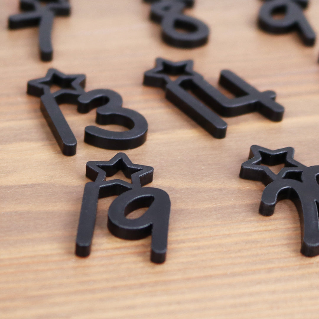 Adventskalender Zahlen Anhänger 1-24 zum Basteln Adventskalendersäckchen Nummern Sternchen schwarz/weiß