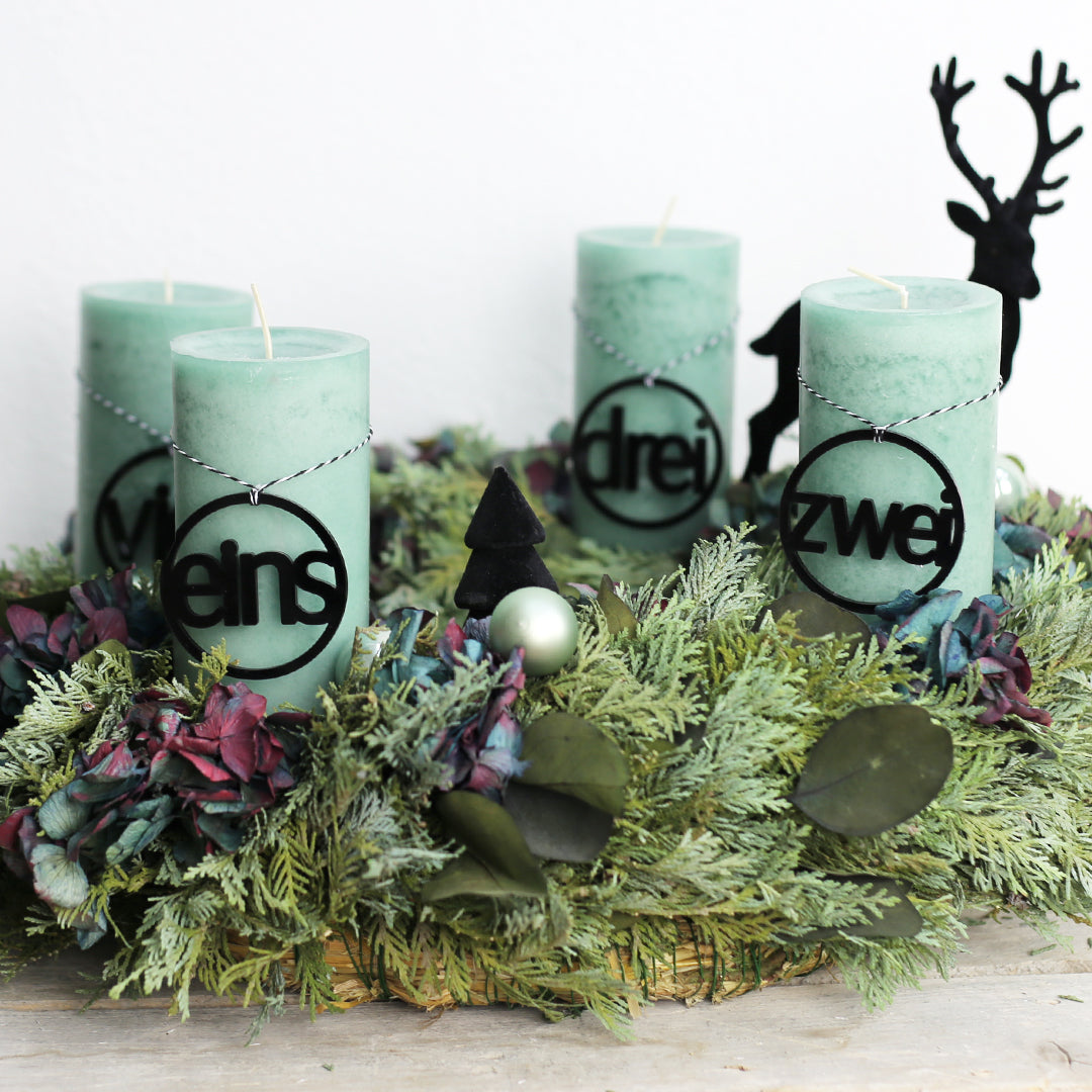 Adventskranz Zahlen Holz Anhänger 1-4 für Kerzen Adventszahlen Schreibmaschine schwarz/weiß