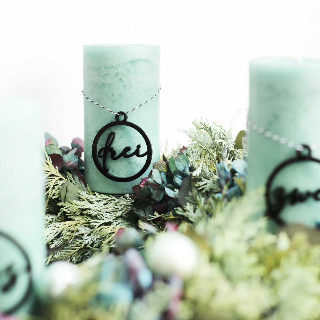 Adventskranz Zahlen Holz Anhänger 1-4 für Kerzen Adventszahlen Schreibschrift schwarz/weiß