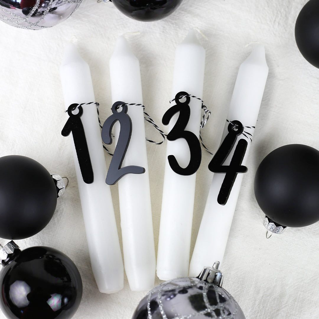 Adventskranz Zahlen Holz Anhänger 1-4 für Kerzen Adventszahlen Verspielt schwarz/weiß