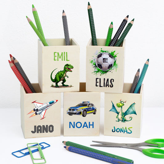 Personalisierter Stifthalter aus Holz Stiftebecher mit Wunschname Schulkind – Jungs