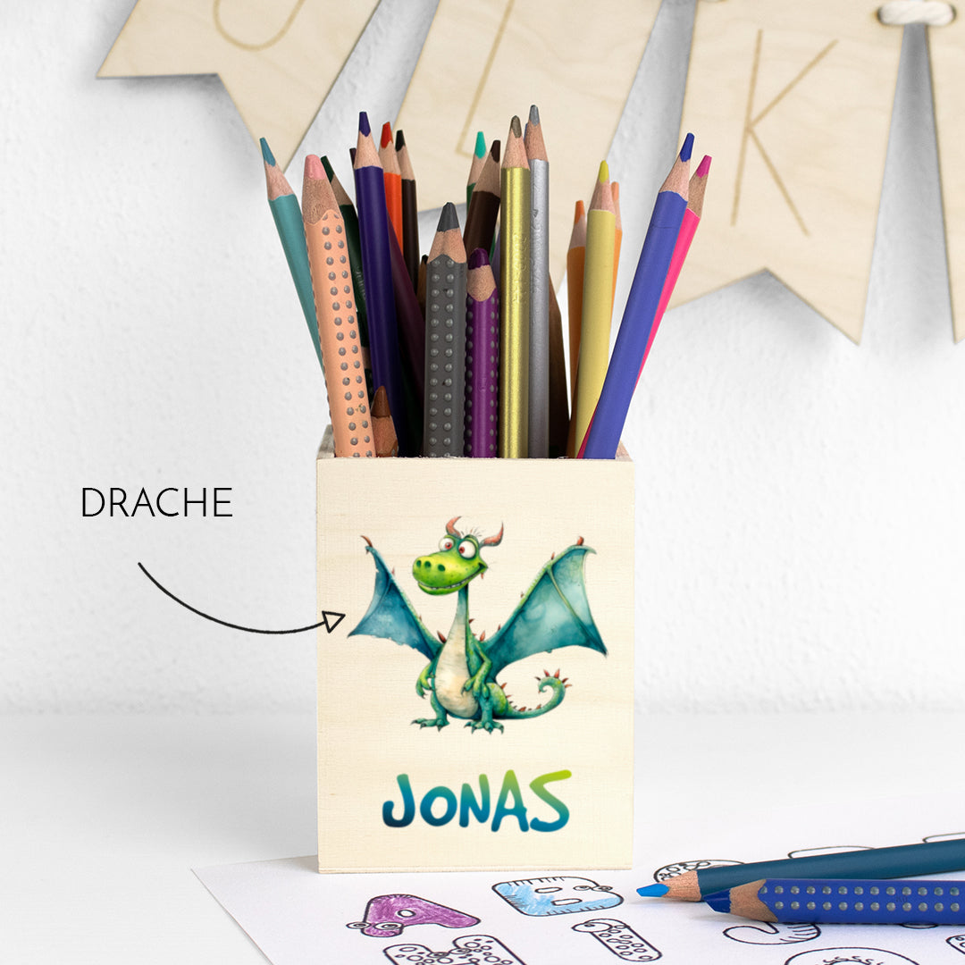 Personalisierter Stifthalter aus Holz Stiftebecher mit Wunschname Schulkind – Jungs