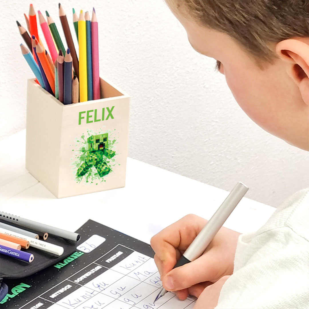 Personalisierter Stifthalter aus Holz Stiftebecher mit Wunschname Schulkind – Jungs