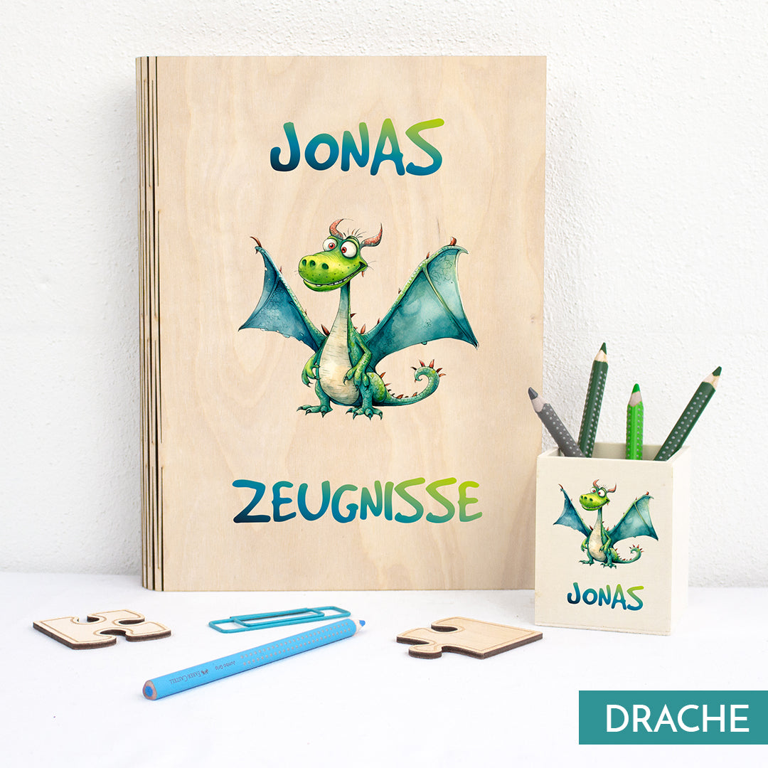 Zeugnismappe aus Holz personalisiert mit Wunschname und Wunschmotiv Geschenk zur Einschulung - Jungs