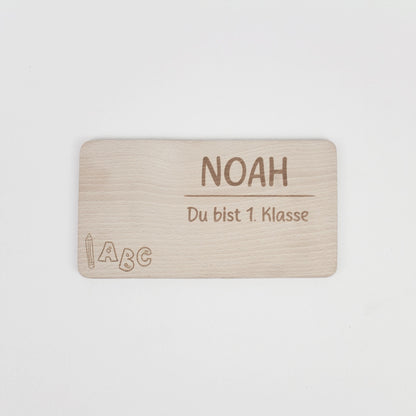 Frühstücksbrettchen aus Holz personalisiert Schulkind mit Wunschname