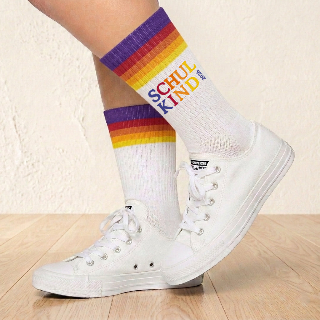 Schulkind Socken beidseitig bedruckt als Geschenk zur Einschulung für Schulkinder Tennissocken - bunt - Schulkind 2026
