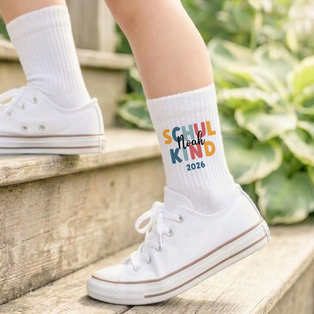 Schulkind Socken beidseitig personalisiert als Geschenk zur Einschulung für Schulkinder Tennissocken - weiß - Schulkind 2026 - Wunschname