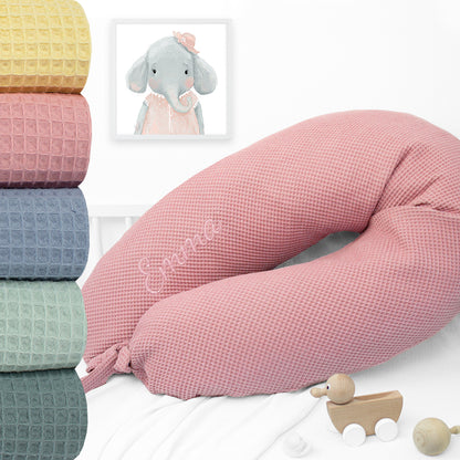 Stillkissen Set Kissen inkl. Bezug XXL Wunschname bestickt Seitenschläferkissen 190 cm Waffelpiqué 100% Baumwolle Pastell