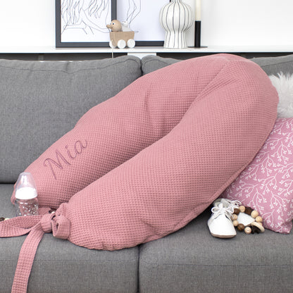 Stillkissen Set Kissen inkl. Bezug XXL Wunschname bestickt Seitenschläferkissen 190 cm Waffelpiqué 100% Baumwolle Pastell